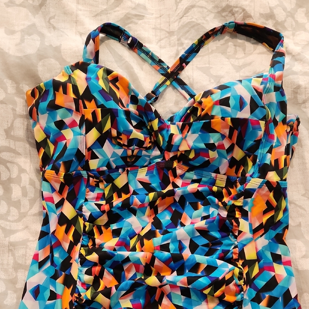 torrid Multicolor Geometric Ruched Swim Tankini Top - Picture 2 of 4